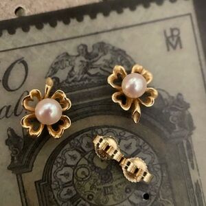 vintage 14kt solid yellow gold clover floral stud earrings with pearl center